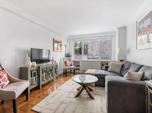 301 E 22nd St APT 2V, New York, NY 10010