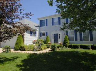 229 Somerset Dr, Sugar Grove, IL 60554