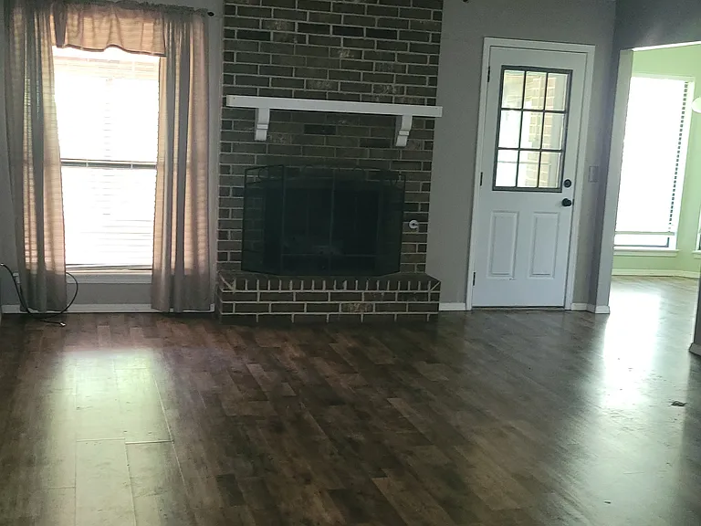 4305 Liberty Cir — Photo 2