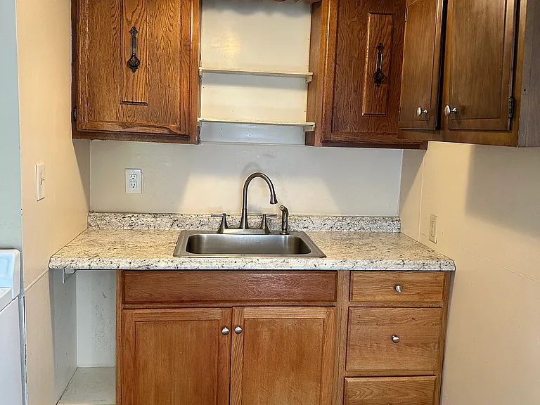 27 Central Park Ave #1 — Photo 10