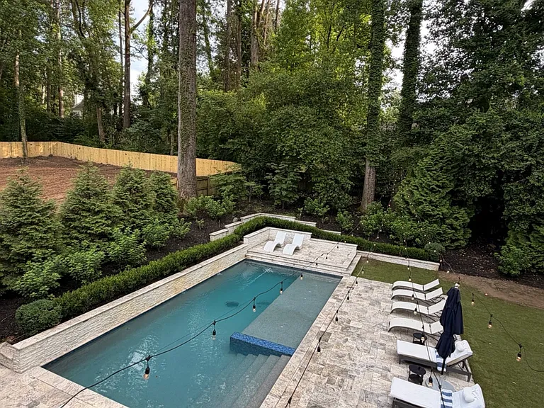 2110 E Roxboro Rd NE — Photo 48