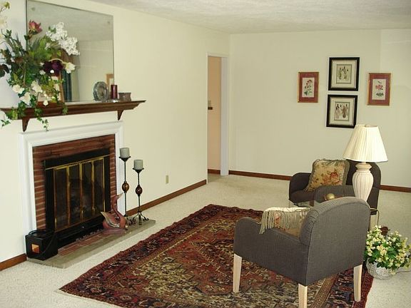 2nd image of 728 Hollendale Dr