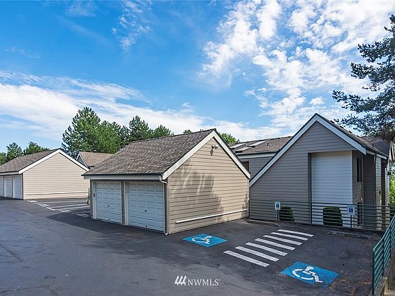 3rd image of 15325 Sunwood Blvd APT B103