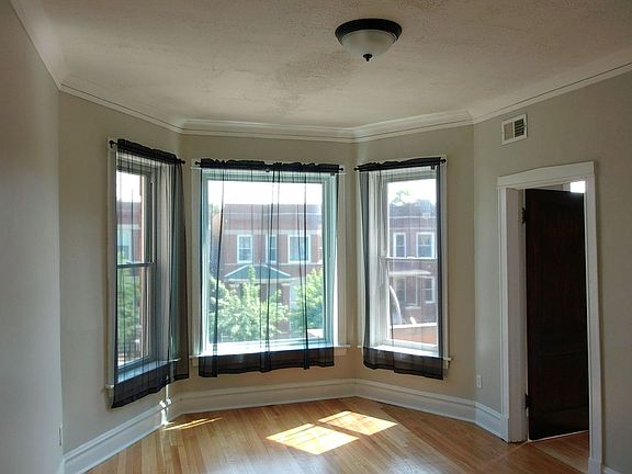4th image of 3918 W Van Buren St