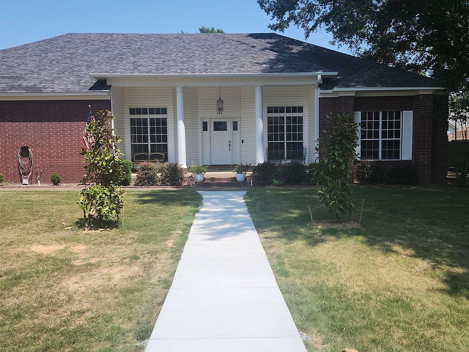 1st image of 504 Brandon Dr