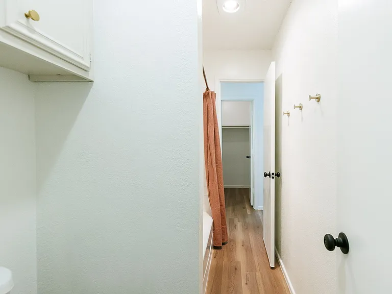 8214 Vernon Ave #B — Photo 17