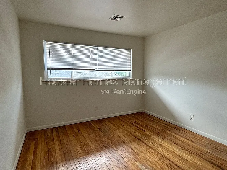 770 E 61st St #4 — Photo 11