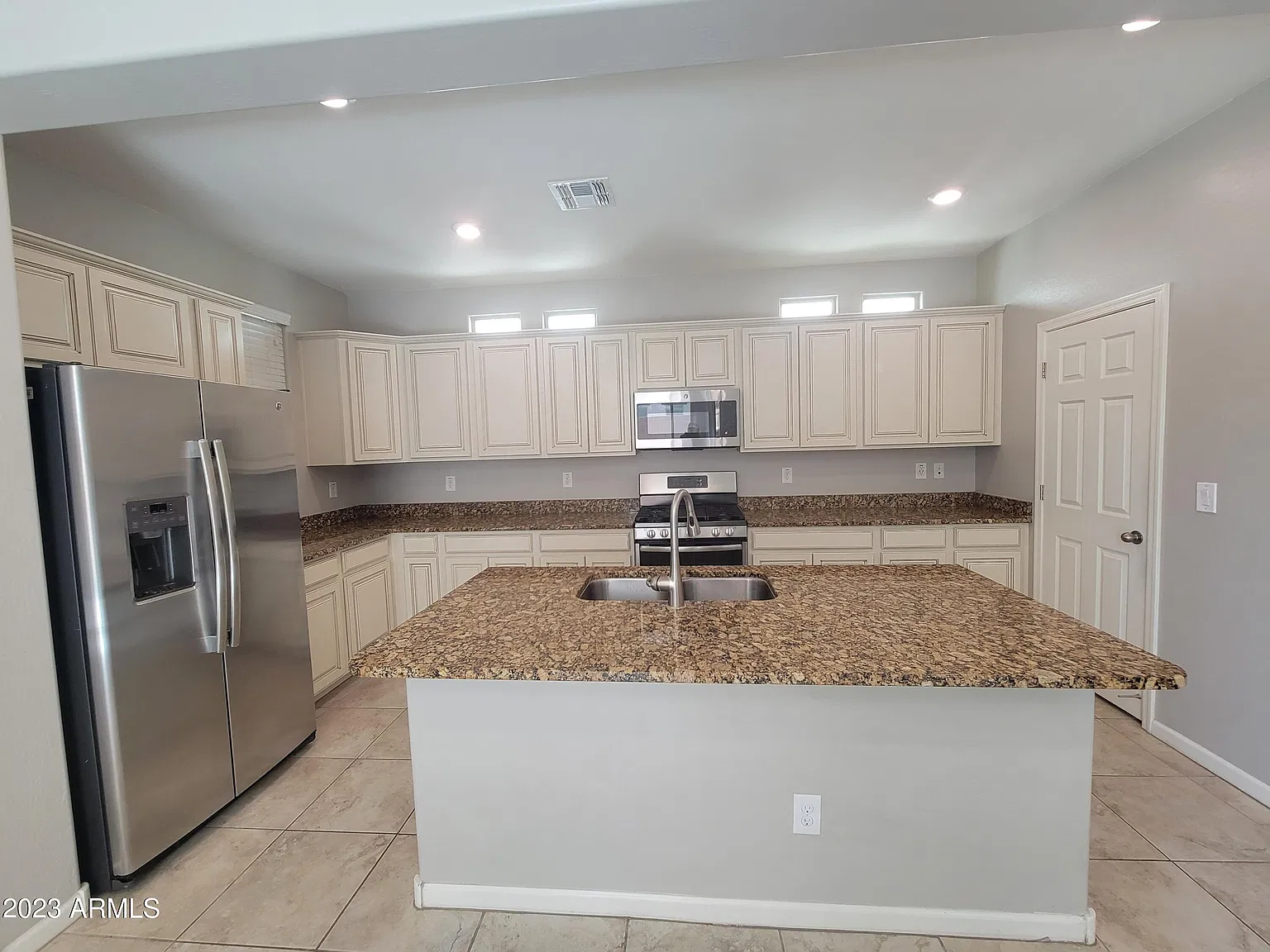 3 bed, 2.5 bath, 1741 sqft, $2,275 — Photo 1