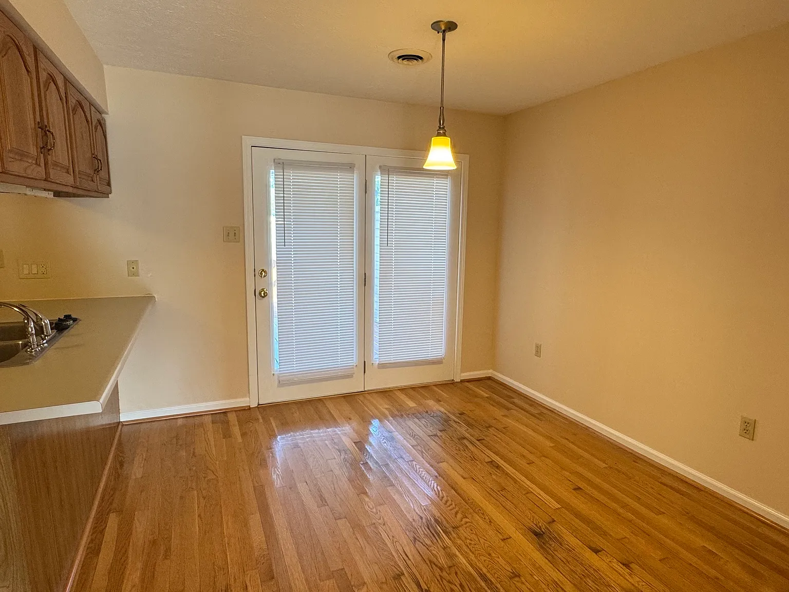 2 bed, 2.5 bath, 1232 sqft, $1,250 — Photo 3
