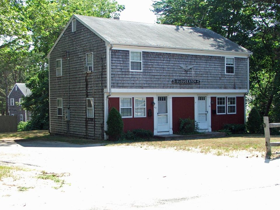 Front view of 82 Regional Avenue, South Yarmouth (left side)
