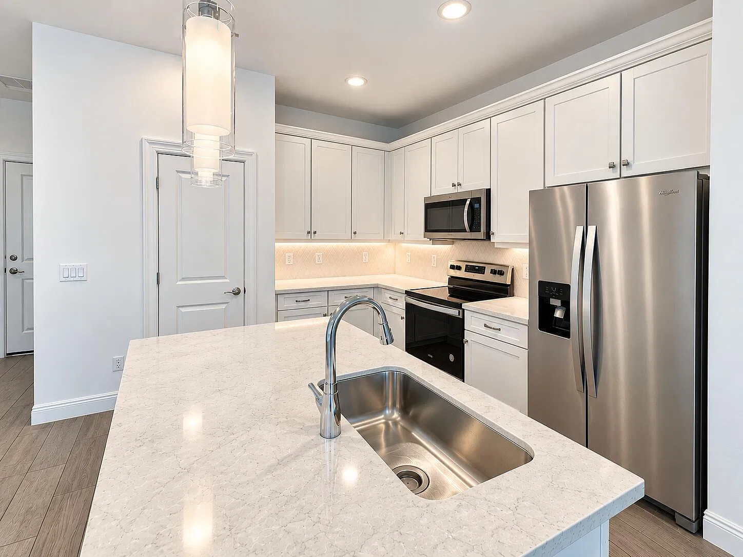 3 bed, 2.5 bath, 1888 sqft, $3,850 — Photo 2