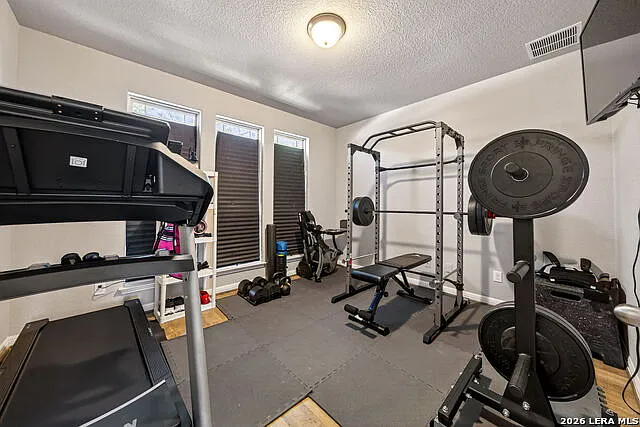 4 bed, 2.5 bath, 2866 sqft, $2,300 — Photo 3