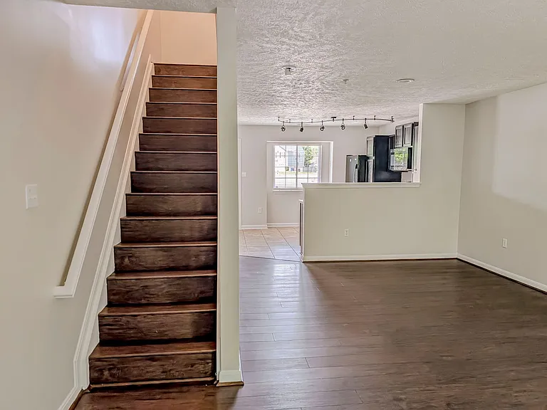 45503 Knockeyon Ln — Photo 9