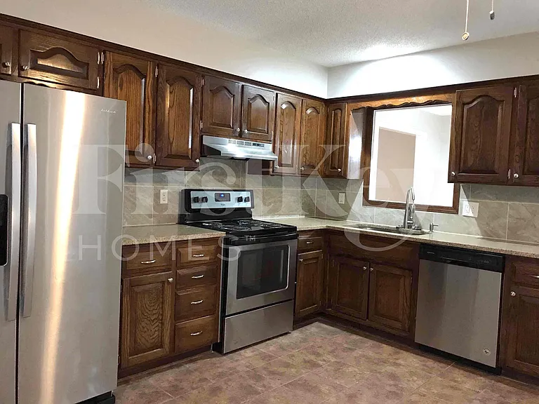 8802 W 95th Ter — Photo 6