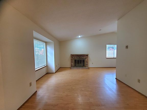 3rd image of 9822 156th St E #9822