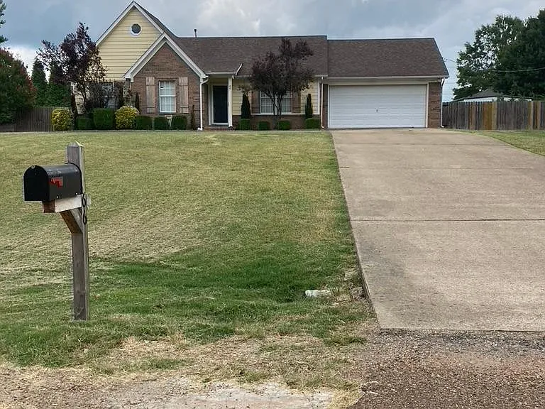 66 Wellington Way — Photo 1