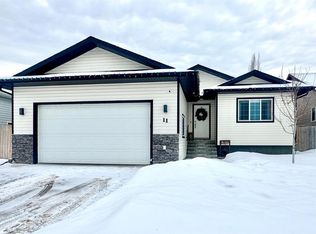 11 N Abraham Dr, Whitecourt, AB T7S0E3