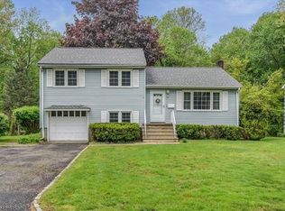 32 Chicjon Ln, East Hanover, NJ 07936