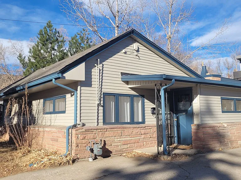 1325 Balsam Ave — Photo 3