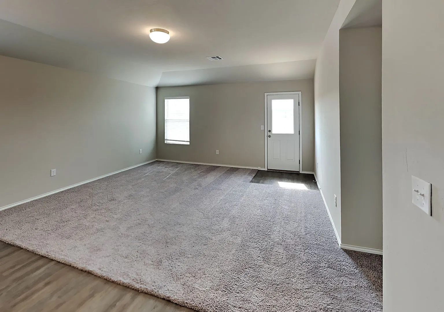 A Very Luxurious 4 Bedroom 2 Bath Home in Yukon Schools — Photo 4
