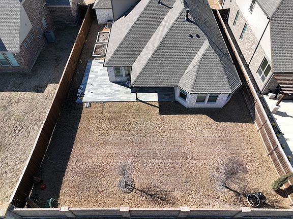4th image of 1520 Eleanor Dr