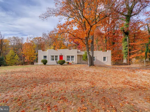 5901 Center Dr, Temple Hills, MD 20748