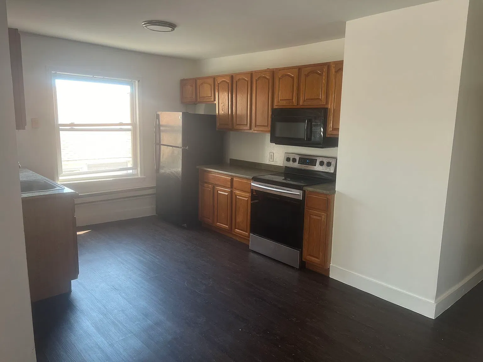 3 bed, 1.5 bath, 1200 sqft, $1,795 — Photo 2