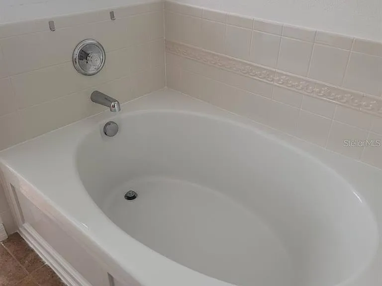 3048 Chessington Dr — Photo 13