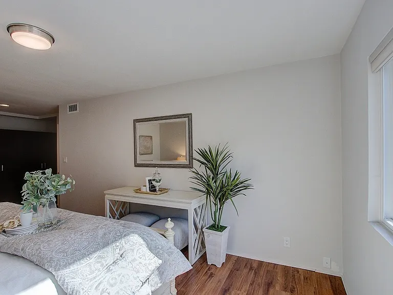 10707 Camarillo St #214 — Photo 21