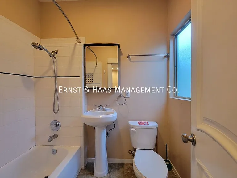930 E Broadway — Photo 8