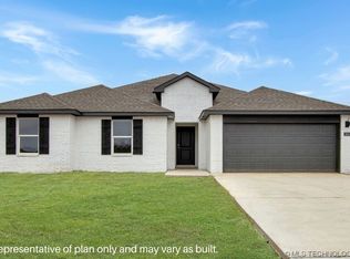 1015 N Arapahoe Ave, Chouteau, OK 74337