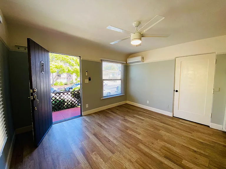 2315 Lincoln Ave — Photo 6
