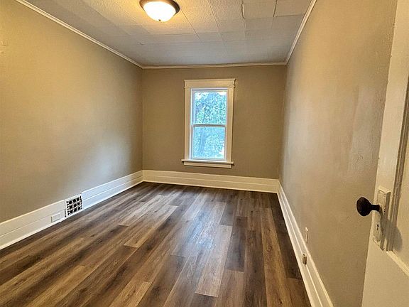 5th image of 416 Sunnyside Ave