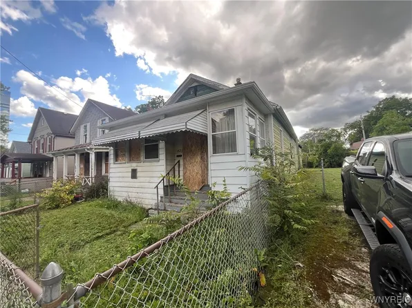 426 6th St, Niagara Falls, NY 14301