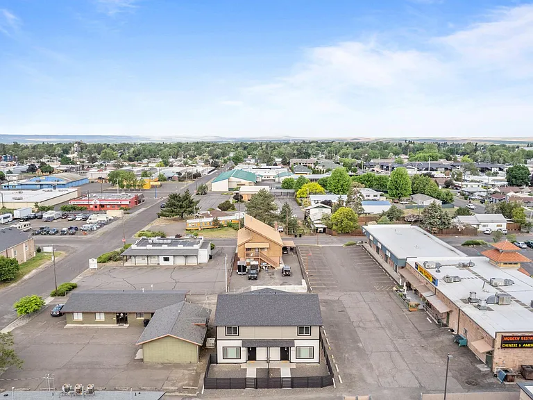 2077 Walla Ave — Photo 4