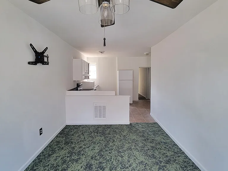 806 W 5th St #1 — Photo 1
