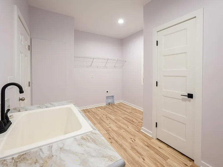 7039 Executive Cir — Photo 16