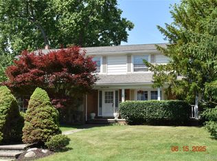 6560 Perham Dr, West Bloomfield, MI