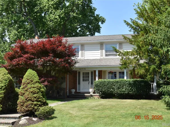 6560 Perham Dr, West Bloomfield, MI 48322