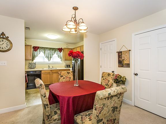 5th image of 105 Saint Vincent Pl