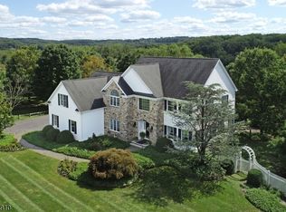 30 Grove Farm Rd, Pittstown, NJ 08867