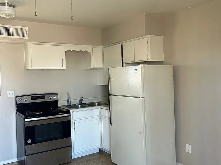 763 E Millett Ave #B — Photo 3
