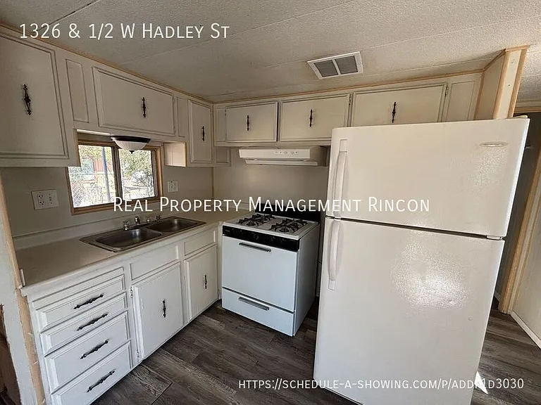 1326 & 1/2 W Hadley St — Photo 3