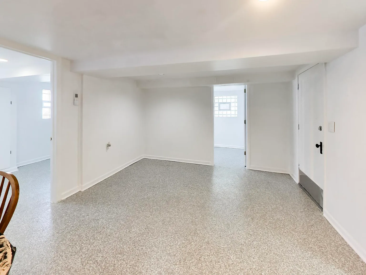 3920 N Austin Ave — Photo 3