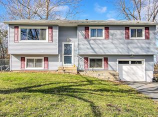 106 Rolling Meadows Rd, Middletown, NY 10940