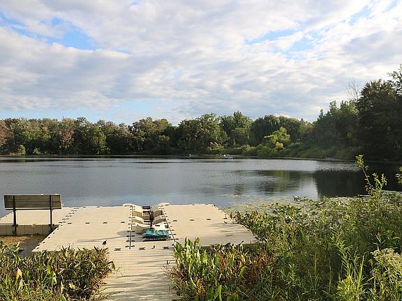 Access to lake, steps away