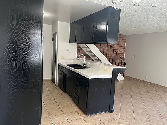 2nd image of 2928 Peachtree Dr Unit 2