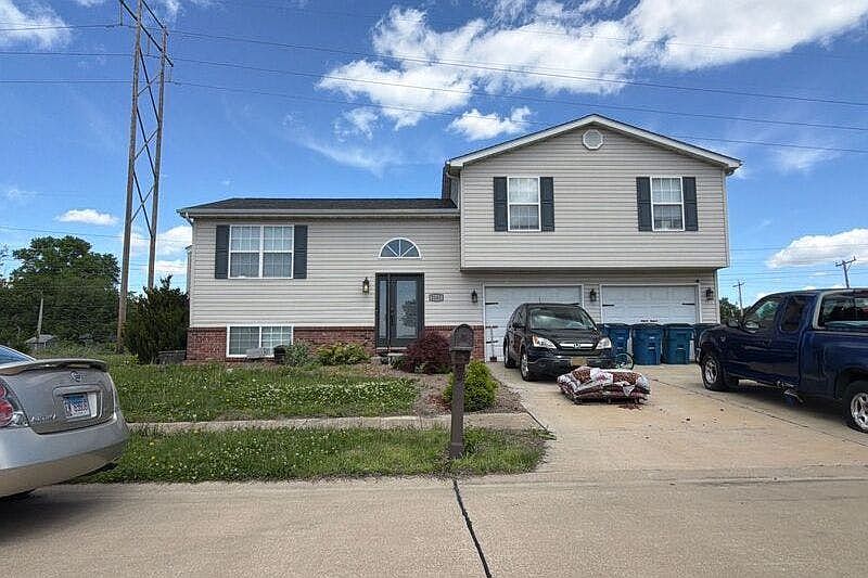 1st image of 2161 Hunters Point Dr