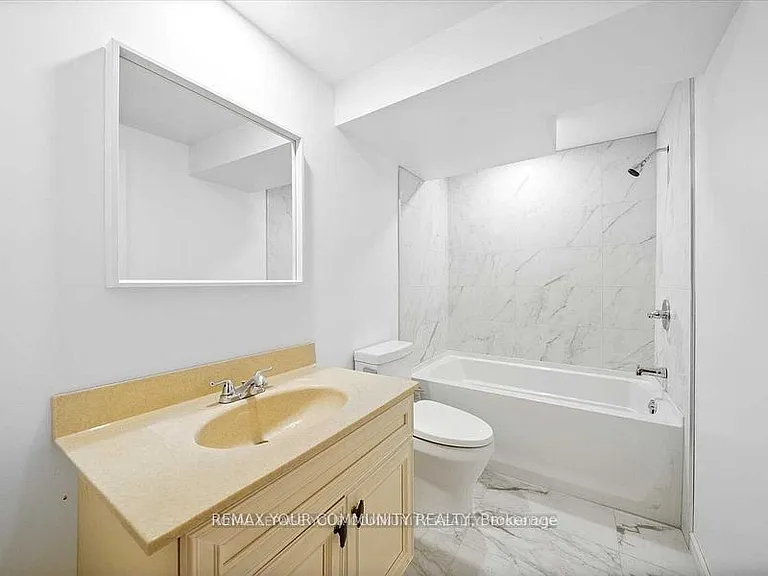 93 Westmount Dr S #LOWER — Photo 6