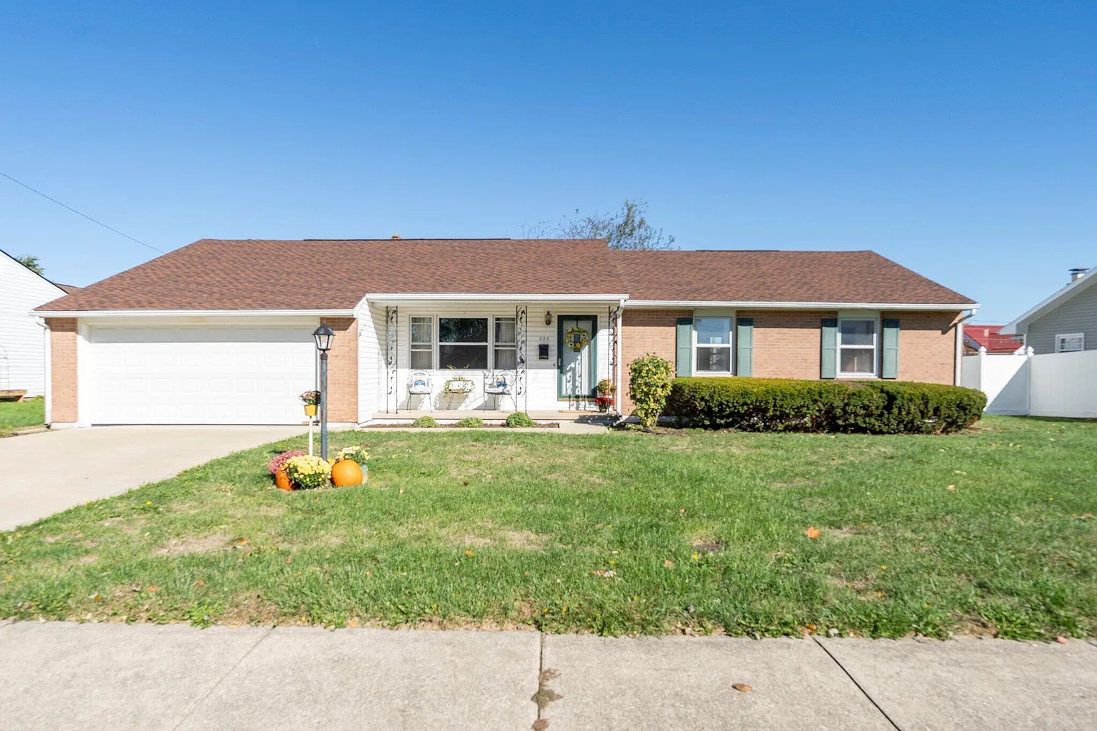 558 Damon Dr photo 1